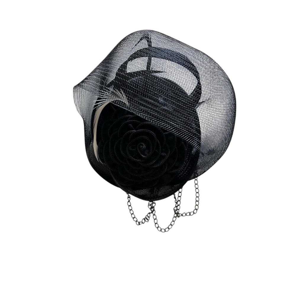 LADY REBEL BLACK AND WHITE MESH FASCINATOR WITH CHAIN ACCENT